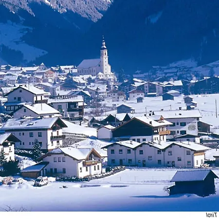 In Neustift Near Lift, Cleaning Included 아파트